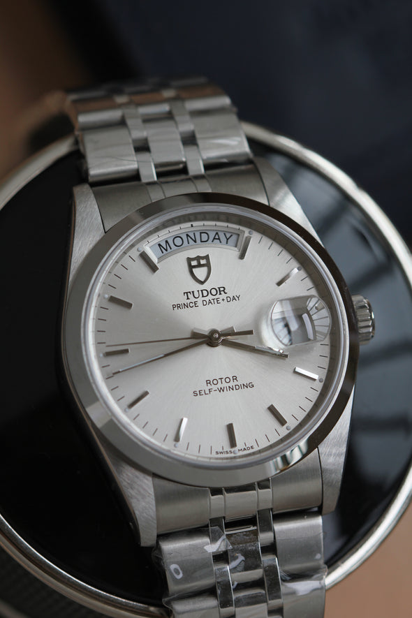 Tudor Prince Date-Day 76200 Silver Sunburst dial Watch NOS